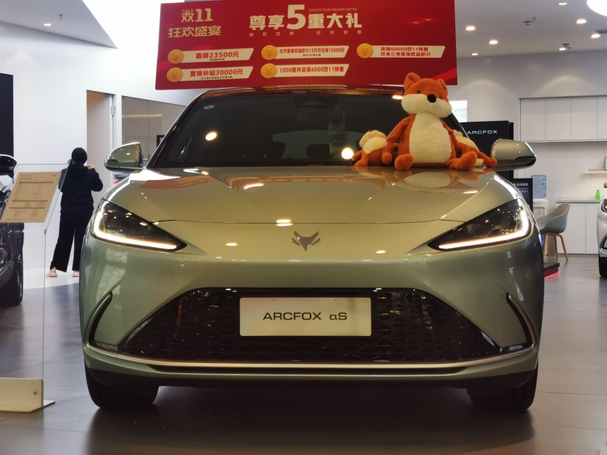 探店 | 定位清晰实用性价比高,静态体验极狐阿尔法S 525S