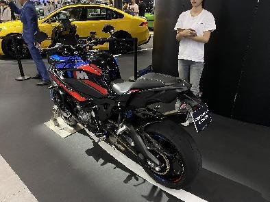 直击实拍！2024广州车展，你想看的豪华车都在这!
