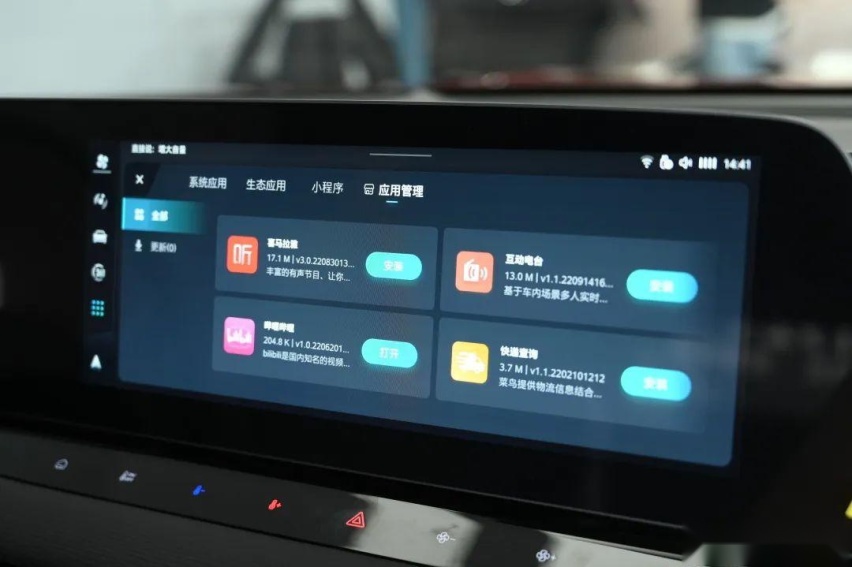 2.0T 261匹 405牛，中型车还带电动尾翼！实拍全新MG7
