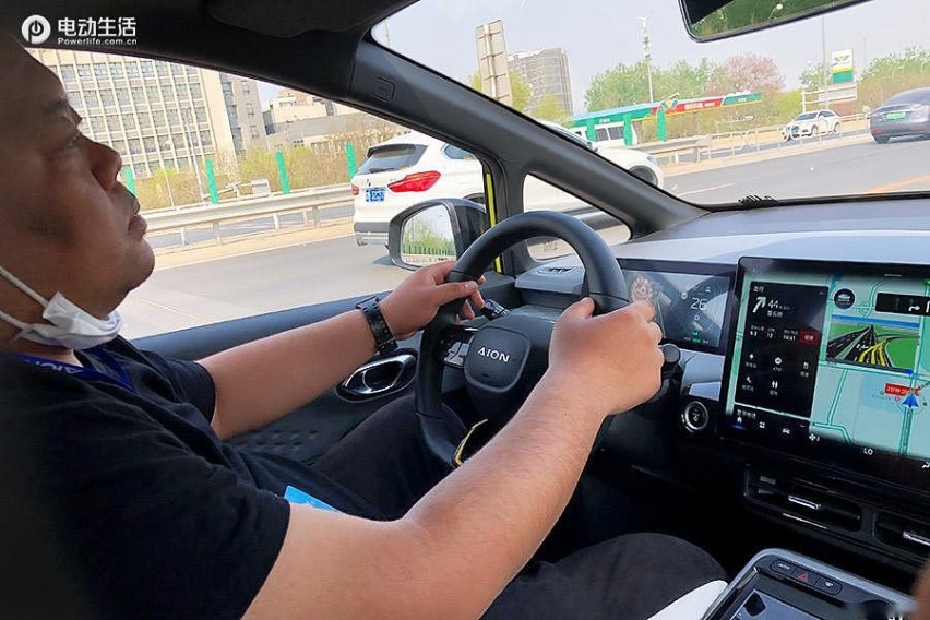 试驾潮玩智能纯电SUV 广汽AION Y引领汽车界潮流风向