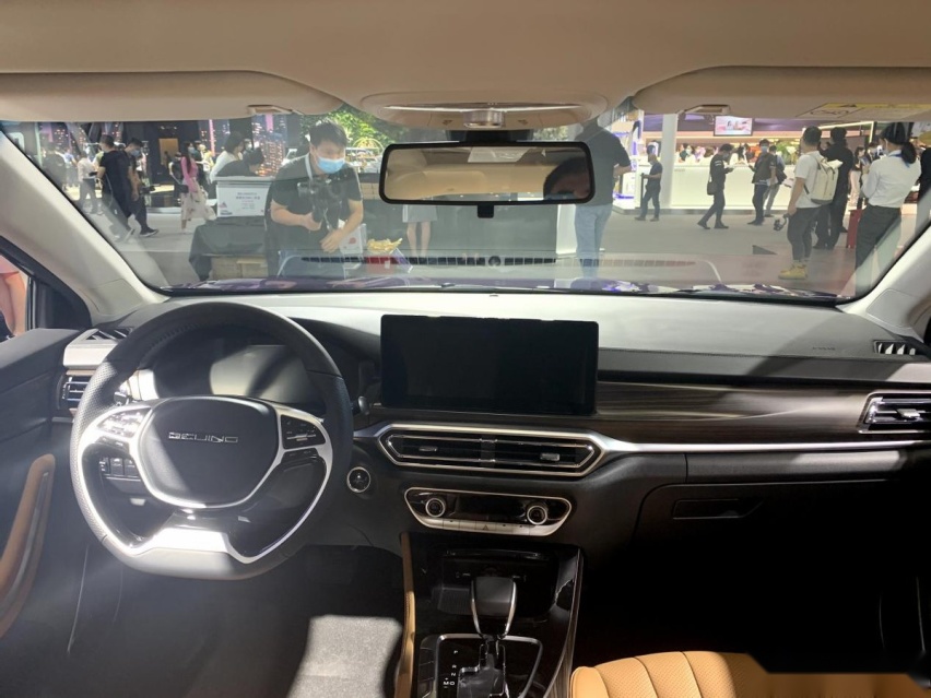 销量垫底的国产B级车，BEIJING U7究竟是哪里不行