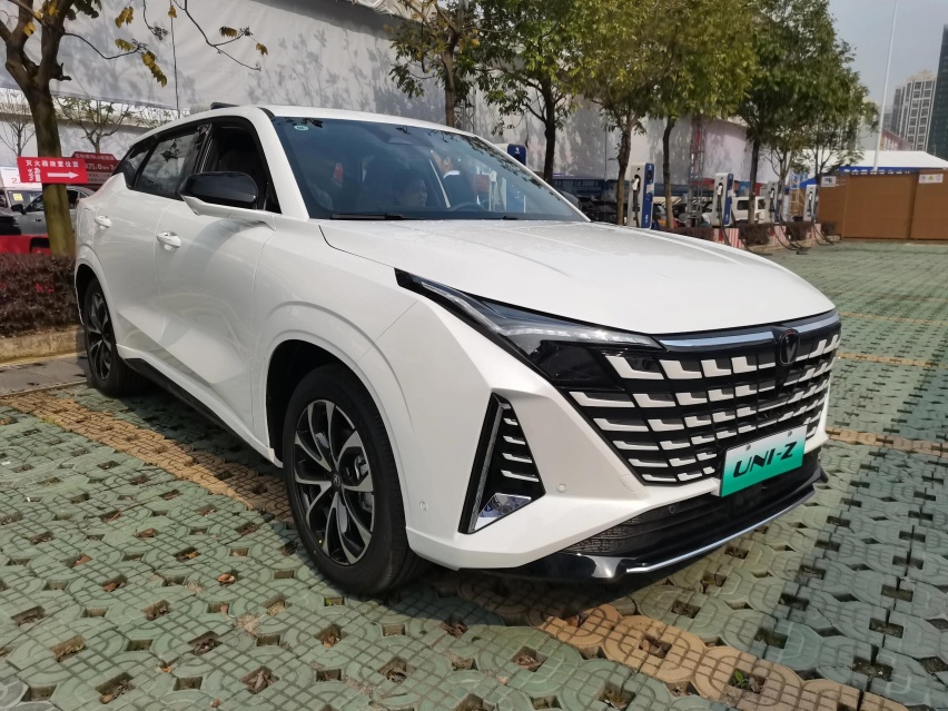 长安UNI-Z实车到店，大过宋PLUS DM-i，油耗5.15L
