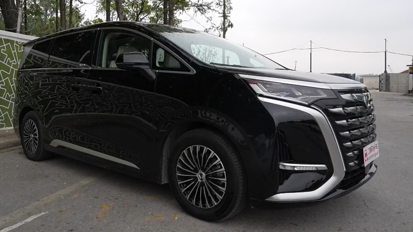 手握40万买MPV，新岚图梦想家和腾势D9该咋选？对比试驾给你答案