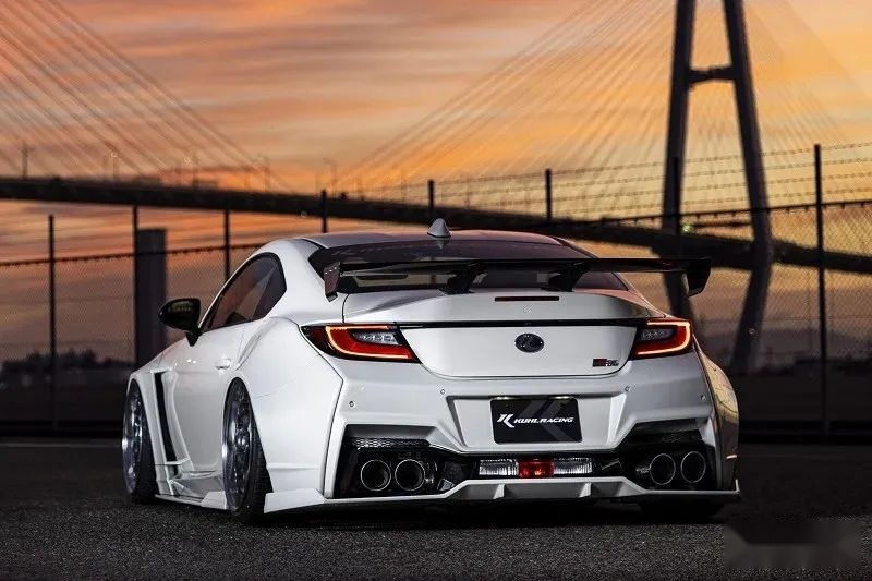 KUHL改装宽体GR86/BRZ，风格神似2000年初的《极品飞车》
