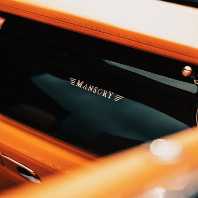 街拍劳斯莱斯曜影，MANSORY迈莎锐定制款敞篷跑车，个性飞扬！