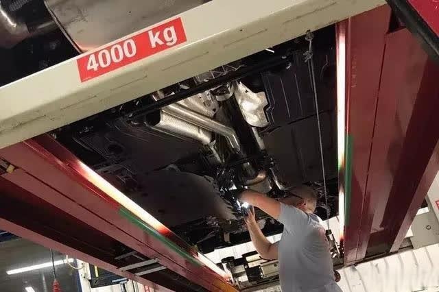 同平台 同四驱 相差12万之巨的车 你选谁？