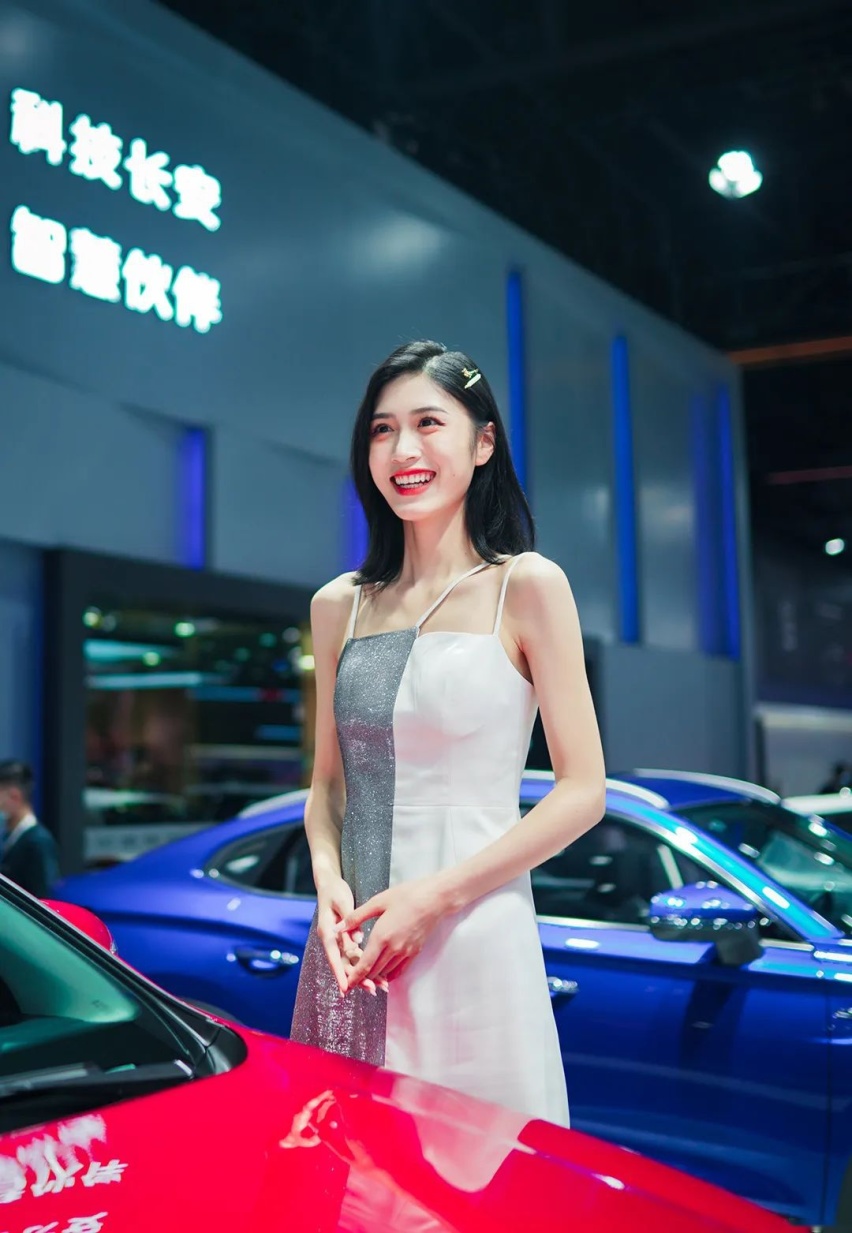 2020成都车展小姐姐实拍合集，我要我觉得好看！