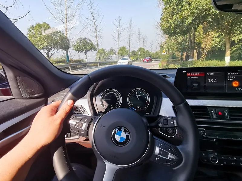 横置发动机的宝马是不是真宝马？BMW X2比你想象中纯粹