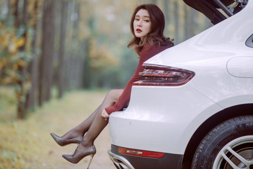 [寂寞赛道] 生活中的妹妹之保时捷MACAN 郊外写真