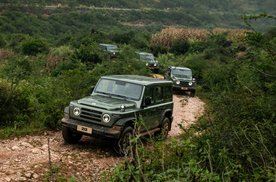 打破常规的快乐搭档！当“苏超”遇上212越野车T01，解锁生活减压新方式