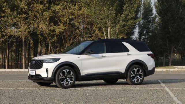 兼顾豪华+性能+智能的中大型SUV，40万内只有探险者能做到？