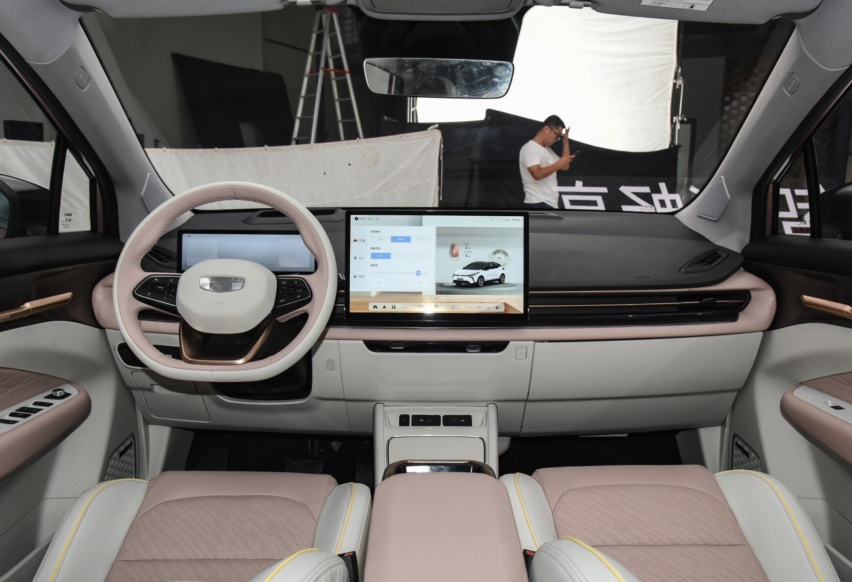 两款车型一样的价格，几何G6、M6预售15.28-17.48万元