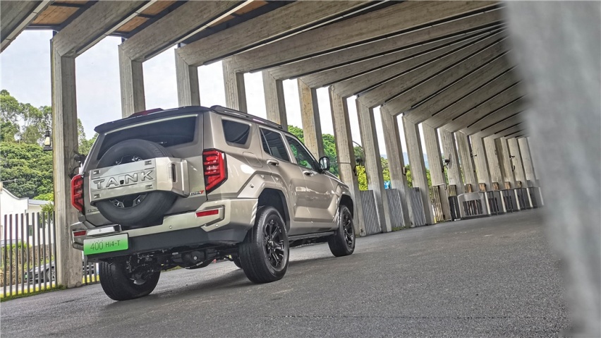 风格不寻常的插混硬派SUV，坦克400 Hi4-T卖27.98万元起