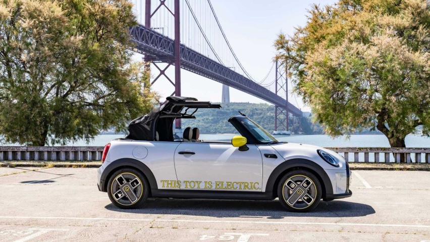 续航230km MINI COOPER SE敞篷版官图发布