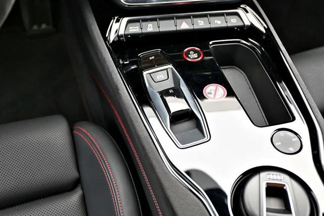 智驾开箱丨赛道驾驭奥迪RS e-tron GT：遇见R8的魂