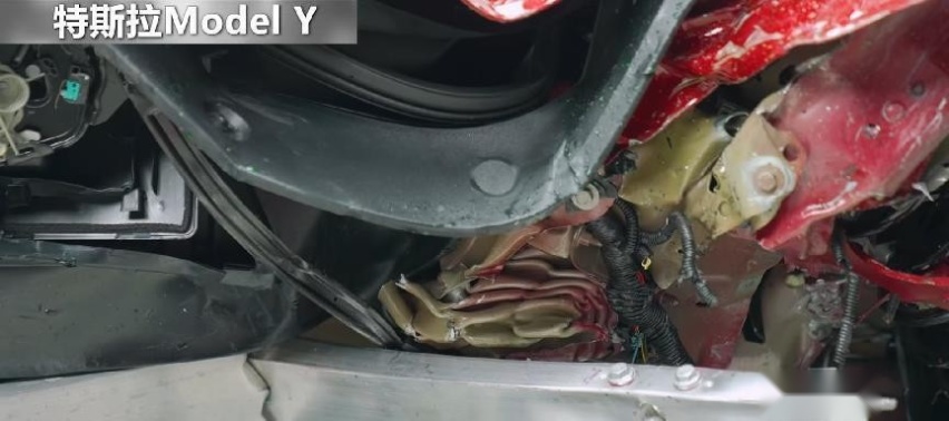 极狐阿尔法T能撞嬴Model Y？论安全，电动车该怎么选