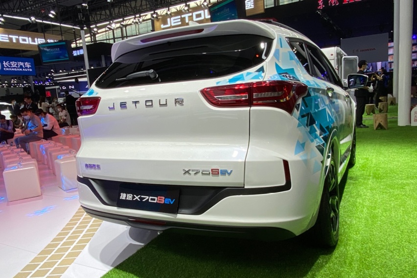 前脸变化很大 广州车展实拍新款捷途X70S EV