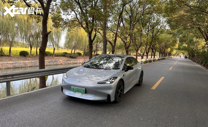 昊铂GT：卷出不一样！不到22万就能买剪刀门电动跑车？