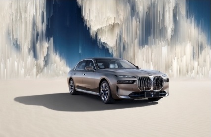 创新纯电BMW i7携全新BMW 7系家族陆续到店，首批车主获限量艺术