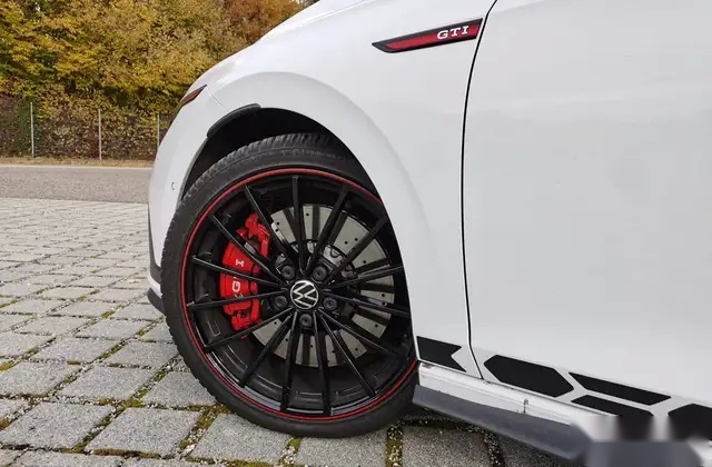 朋友再见，这就是终点 | 海外试驾高尔夫8 GTI Clubsport