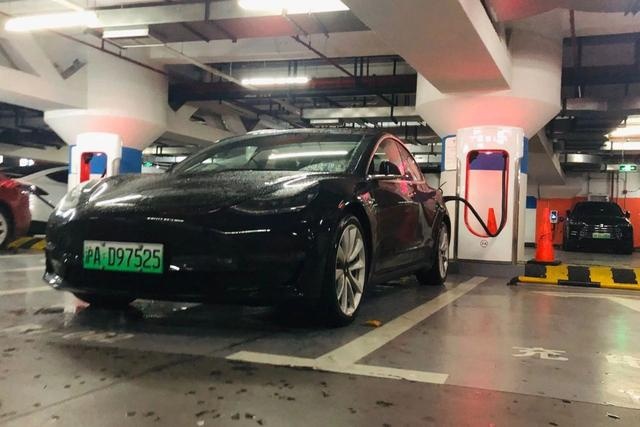 【30万纯电动】选668km续航的特斯拉Model 3还是420km的蔚来ES6？