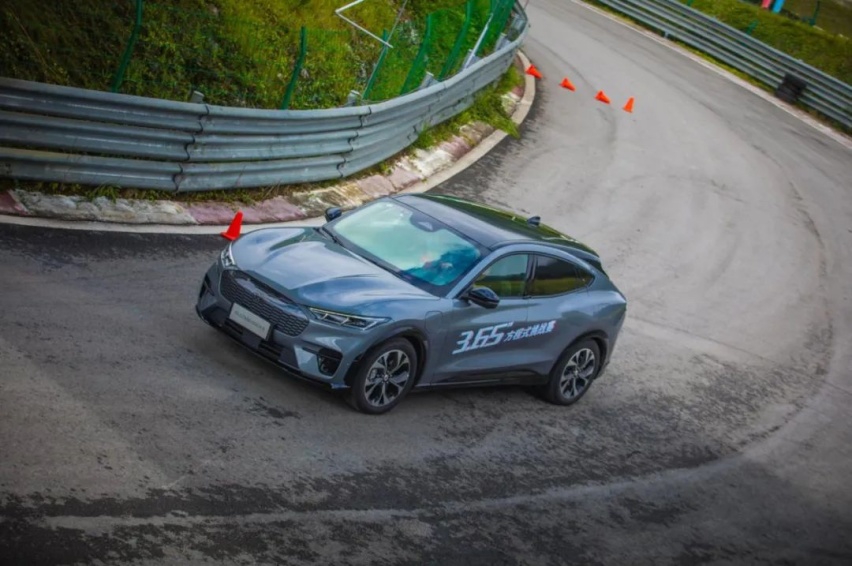 不辱“Ye马”之名，赛道试驾Mustang Mach-E后答疑三点
