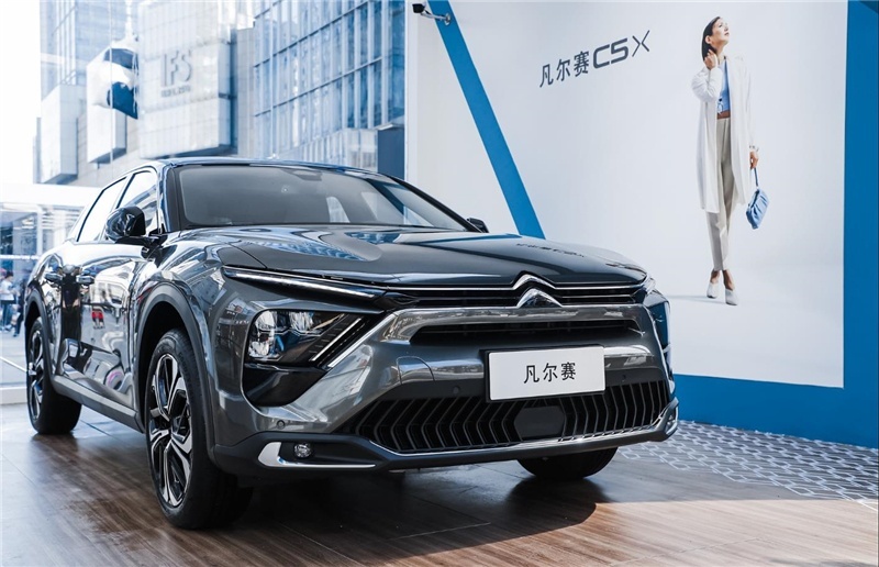 静态实拍凡尔赛C5 X，一种轿车+SUV+旅行车的新品类？