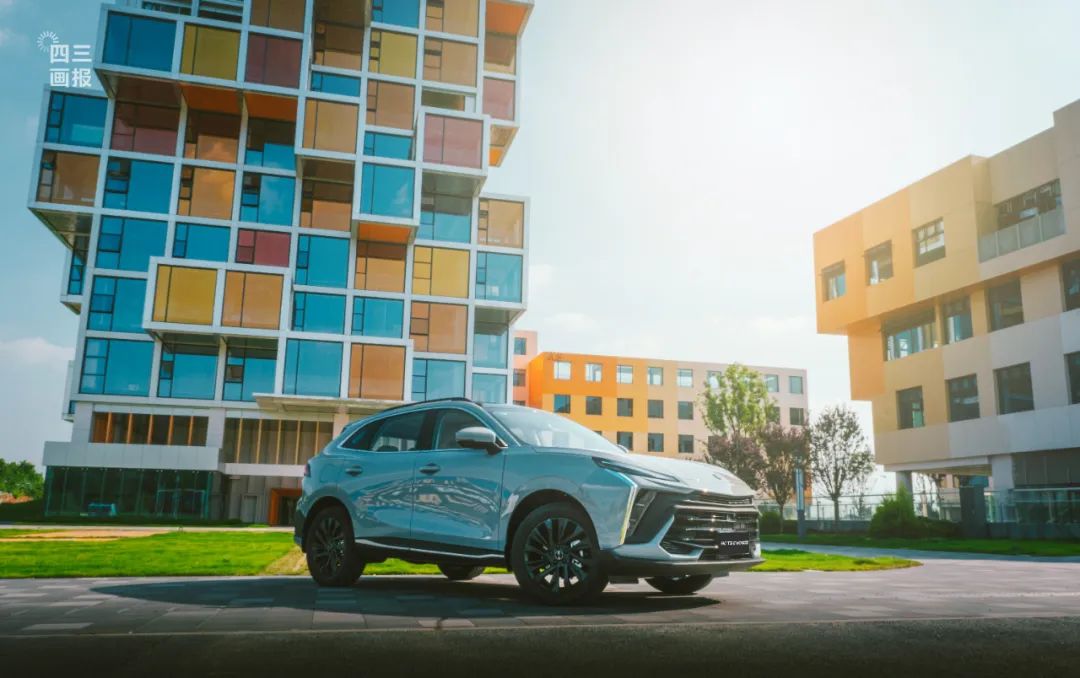 超跑百萬顏值,東風(fēng)風(fēng)行T5 EVO“狂飚” 成都引人側(cè)目 超跑百萬顏值,東風(fēng)風(fēng)行T5 EVO“狂飚” 成都引人側(cè)目