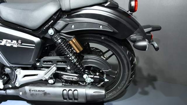 新车|26980元起,劲阶复古巡航赛科龙RA401,同级别性价比之王