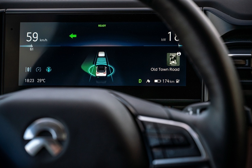 NIO.Pilot.转向灯变道.JPG
