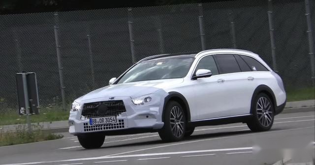 中期改款的奔驰E级旅行版，炫酷的外形有一颗V6的心