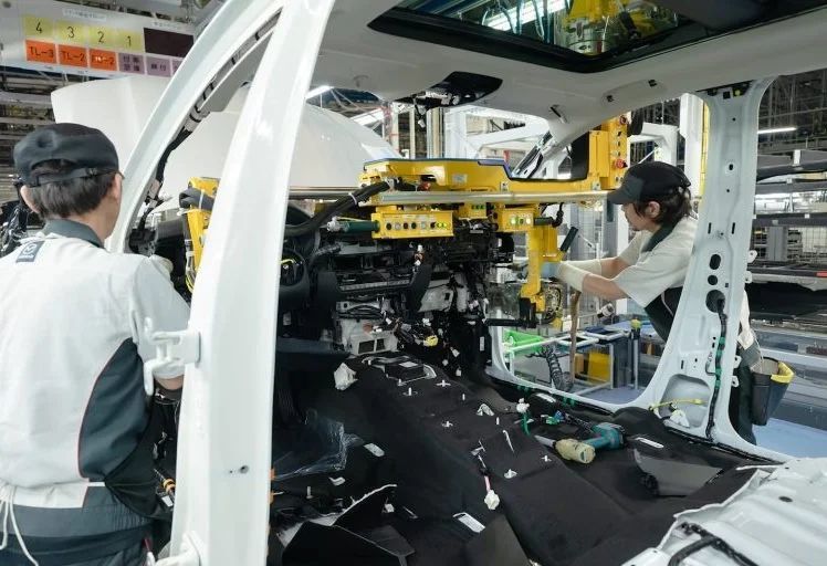 马自达CX-60正式下线，采用较为运动的外观