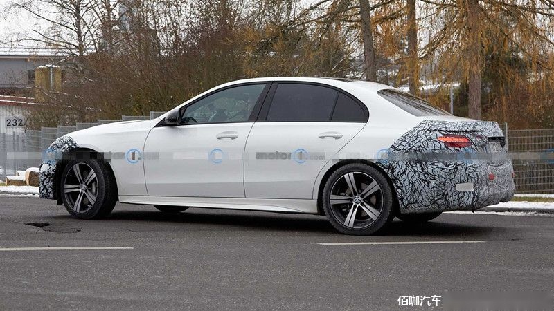 2022-mercedes-benz-c-class-new-spy-photo-side-view.jpg