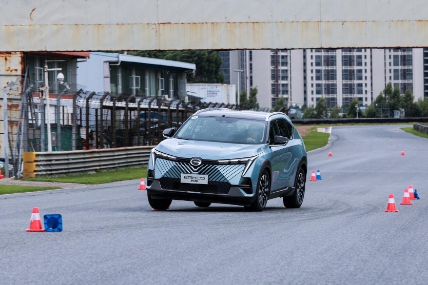 0-60km/h加速3.9秒，麋鹿测试78km/h，传祺影酷硬实力如何