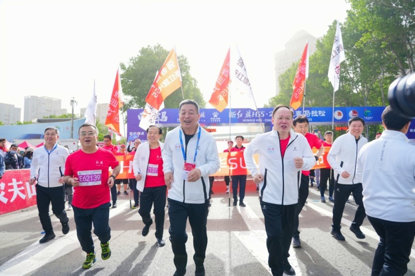 新红旗HS5·2023长春马拉松”启幕 赛事比拼与新车上市梦幻联动