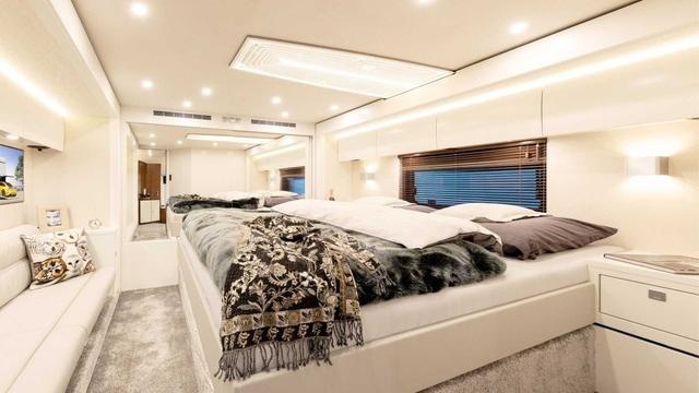 170万美元房车什么样子？自带车库，内饰堪比豪华酒店