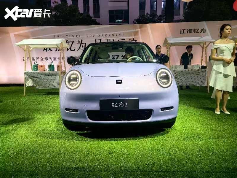 比亚迪海豚又一对手来了，续航更长，中控屏更大，9.79万起