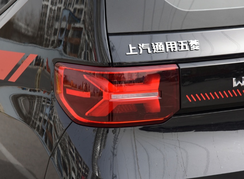 6万多放弃了长安，提了一台“黑武士”，好开酷炫，续航还有300km