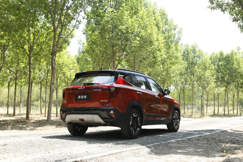 10万元起，年轻人的第一辆家用SUV？驾驶起亚2023款赛图斯1.4T
