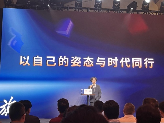 普通人如何“与时代同行”？红旗x得到给予我们启发