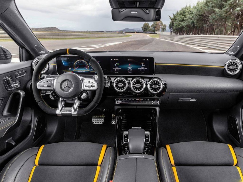 外观更加战斗，新奔驰AMG A45售49.98-57.98万