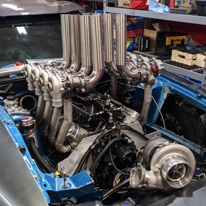 挂着8颗涡轮的福特Mustang你们见过吗？把视野都挡得严严