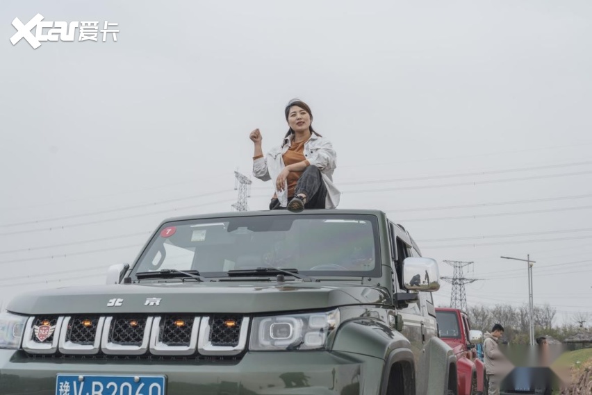 女车主越野的最佳拍档，北京BJ40刀锋英雄柴油版也有百变玩法