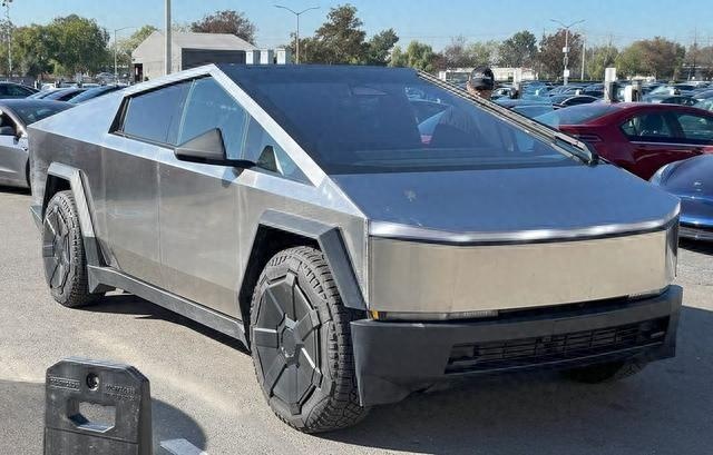 特斯拉Cyber​​truck生锈了，不锈钢车身不是不生锈吗？