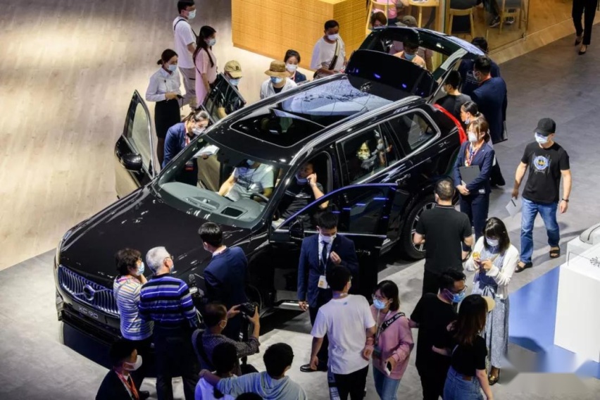 高圆圆在车展现场提车，沃尔沃凭何俘获国民女神的芳心？