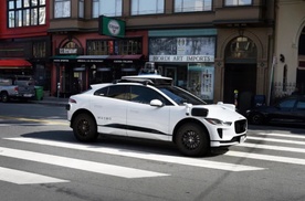 被抗议的Robotaxi