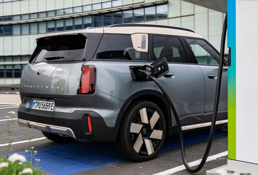 2024款MINI Countryman纯电动版，车重超2吨的“大”M