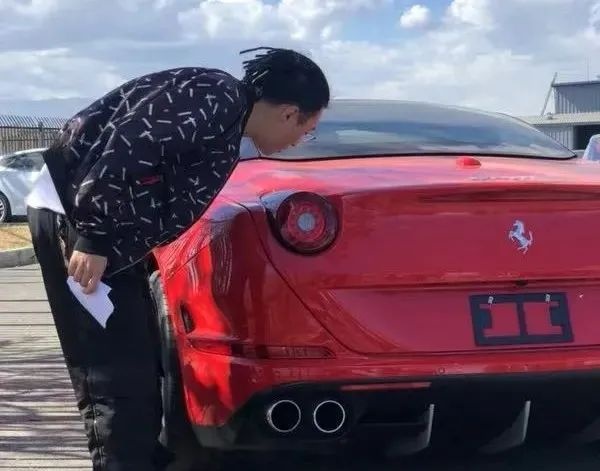 圆梦之旅！胖虎开上了最新款的法拉利Portofino M！