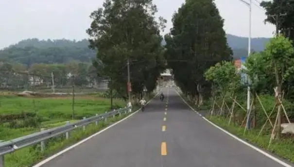 【e汽车】实测理想汽车城市NOA:不依赖高精地图、安全为先