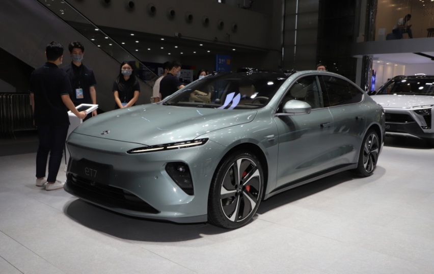续航752km，奔驰EQE抢先看，神似“小号EQS”50万买它真划算？